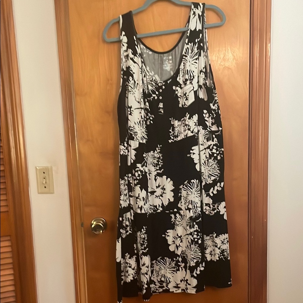 St. John's Bay Black and White Floral Midi Dress